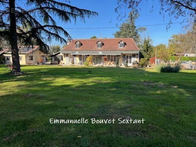 Maison en pierres, 4 chambres, 2 sde, garage, car-port, atelier, véranda, sur 4750 m2 clos. - photo 2