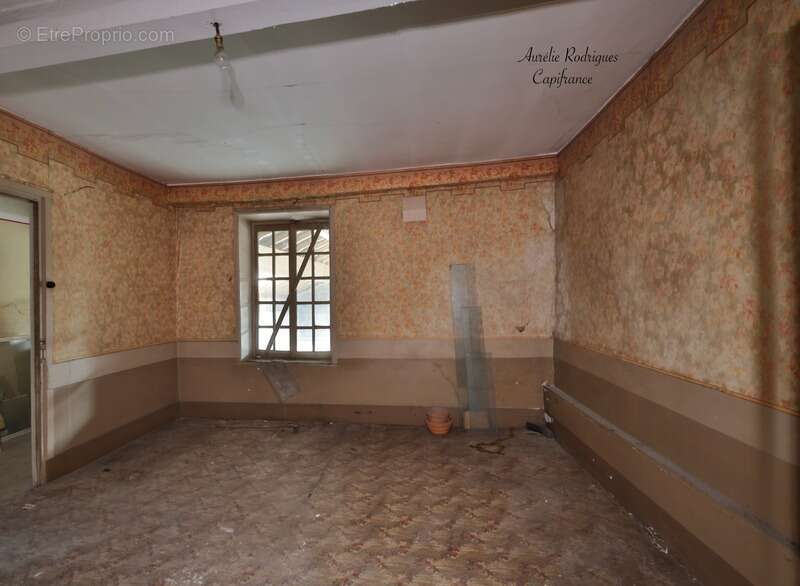 Maison à BAGE-LE-CHATEL