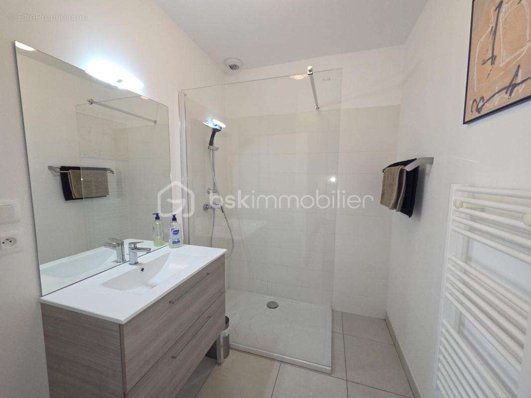 Sete quartier ile sud agreable t2 de 45 m² entierement renove ainsi que l immeuble syndic benevole - photo 12
