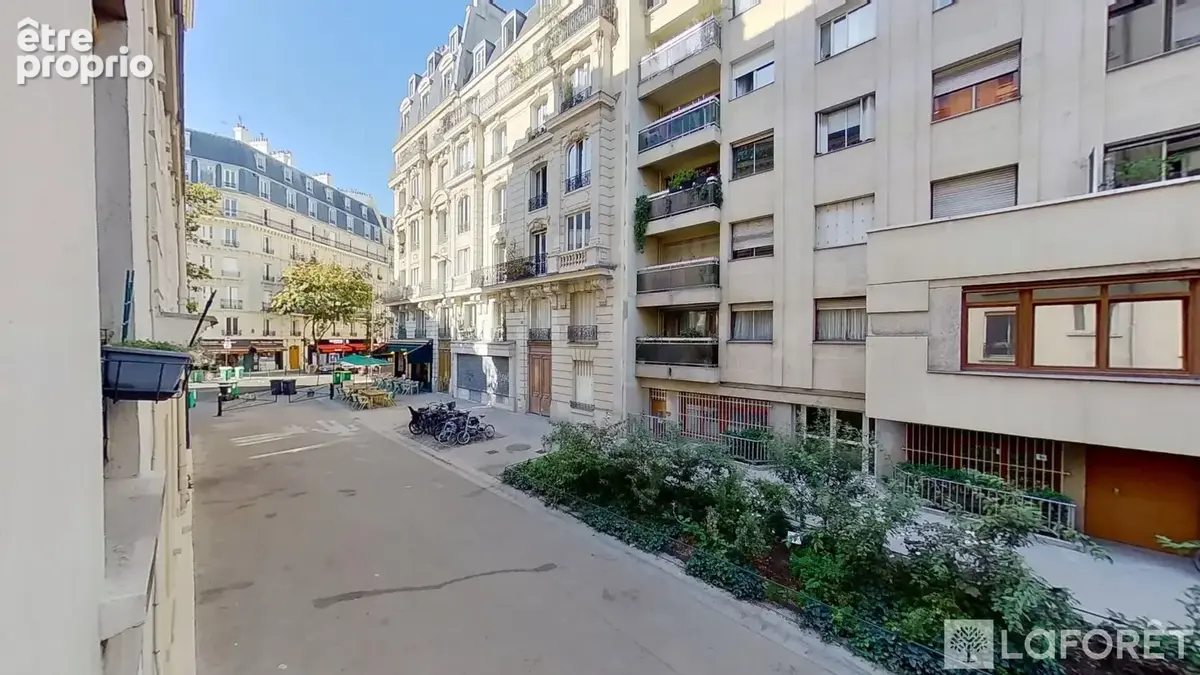 Paris XVII - Guy Môquet - Rue piétonne au calme 2 pièces refait à neuf - photo 6