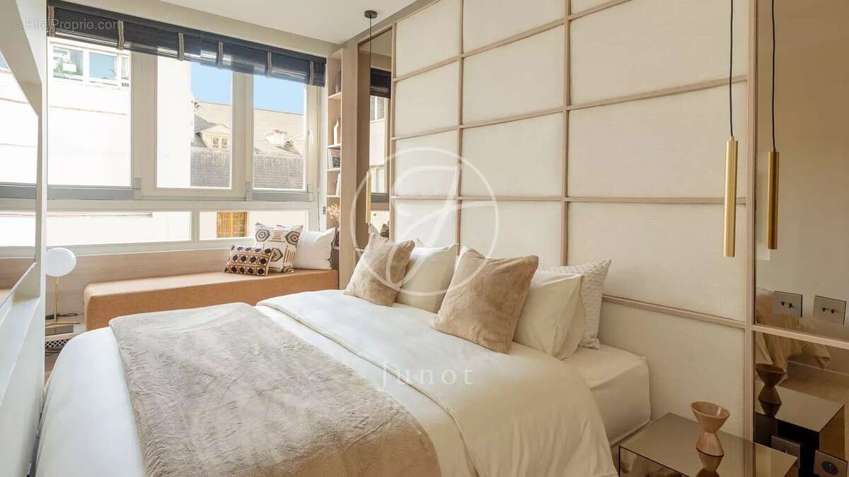 Appartement à PARIS-8E