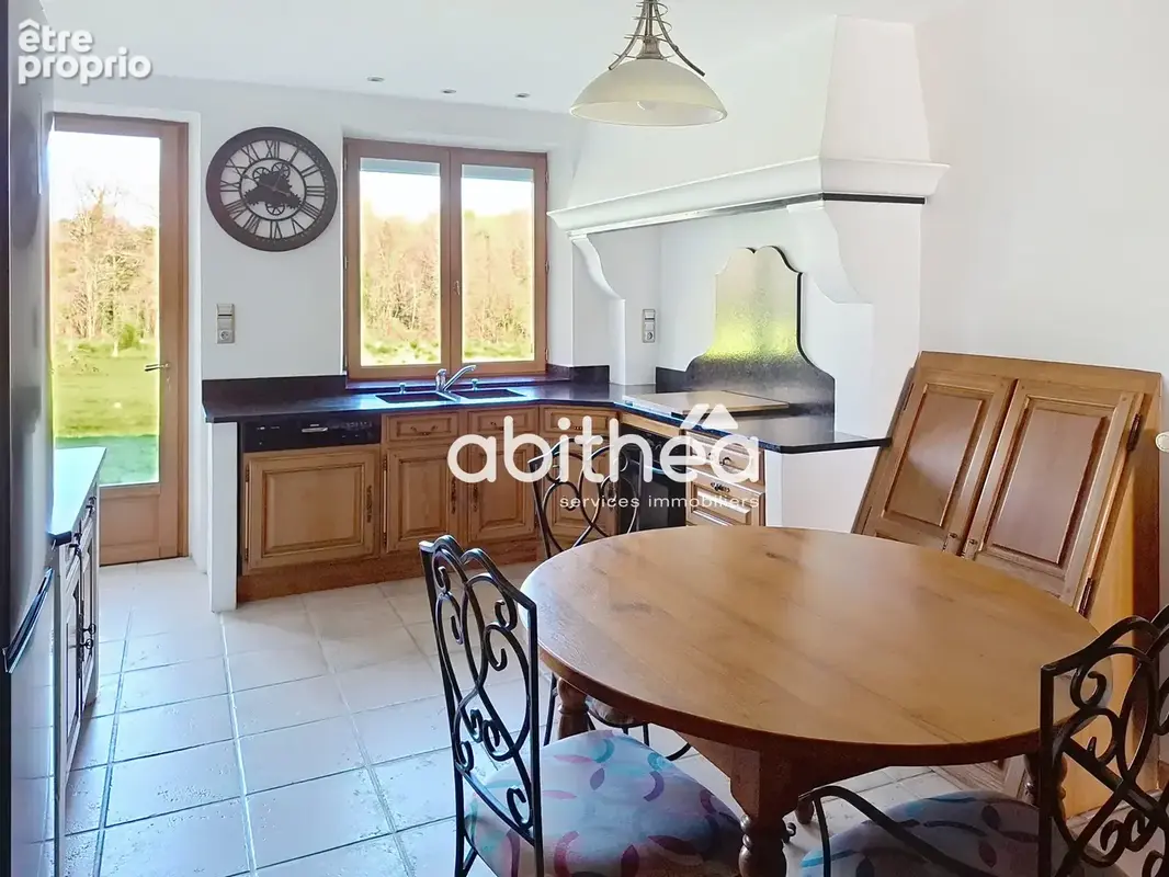 Propriété de 239 m2, sur 2,5 ha de terres et bois. - photo 9