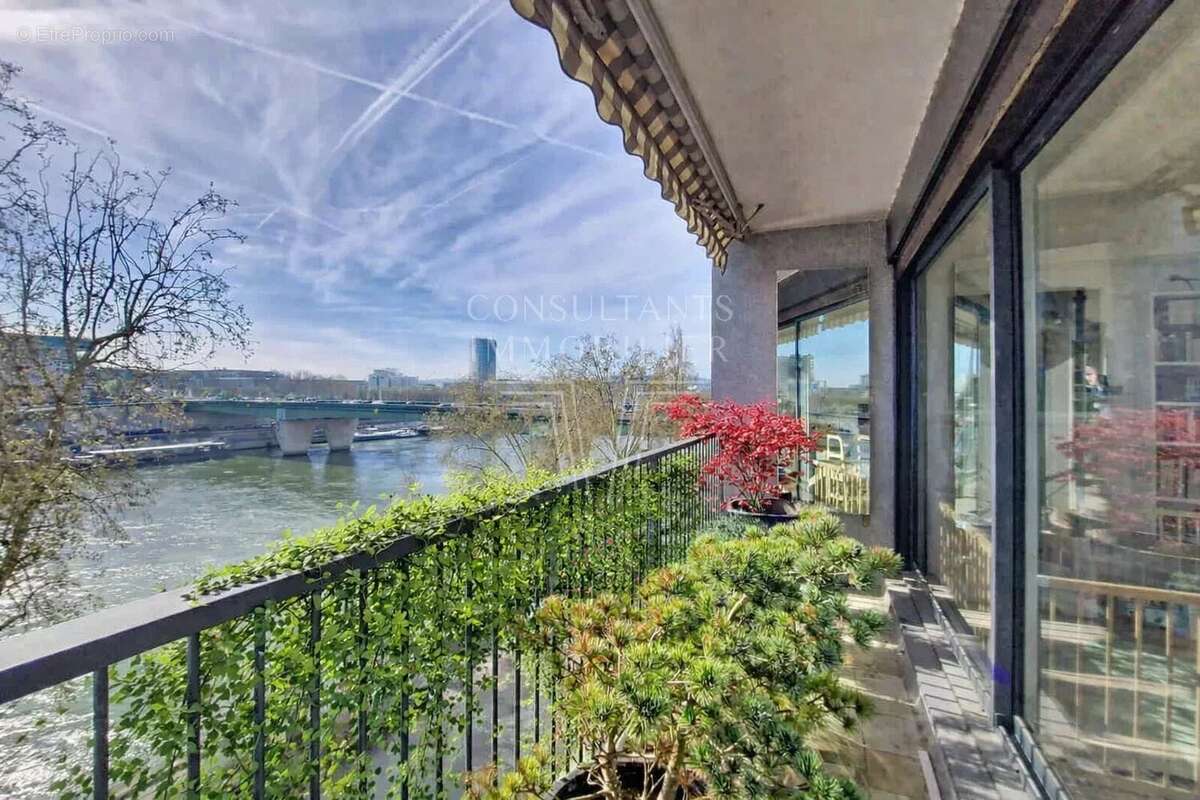 Appartement à PARIS-16E