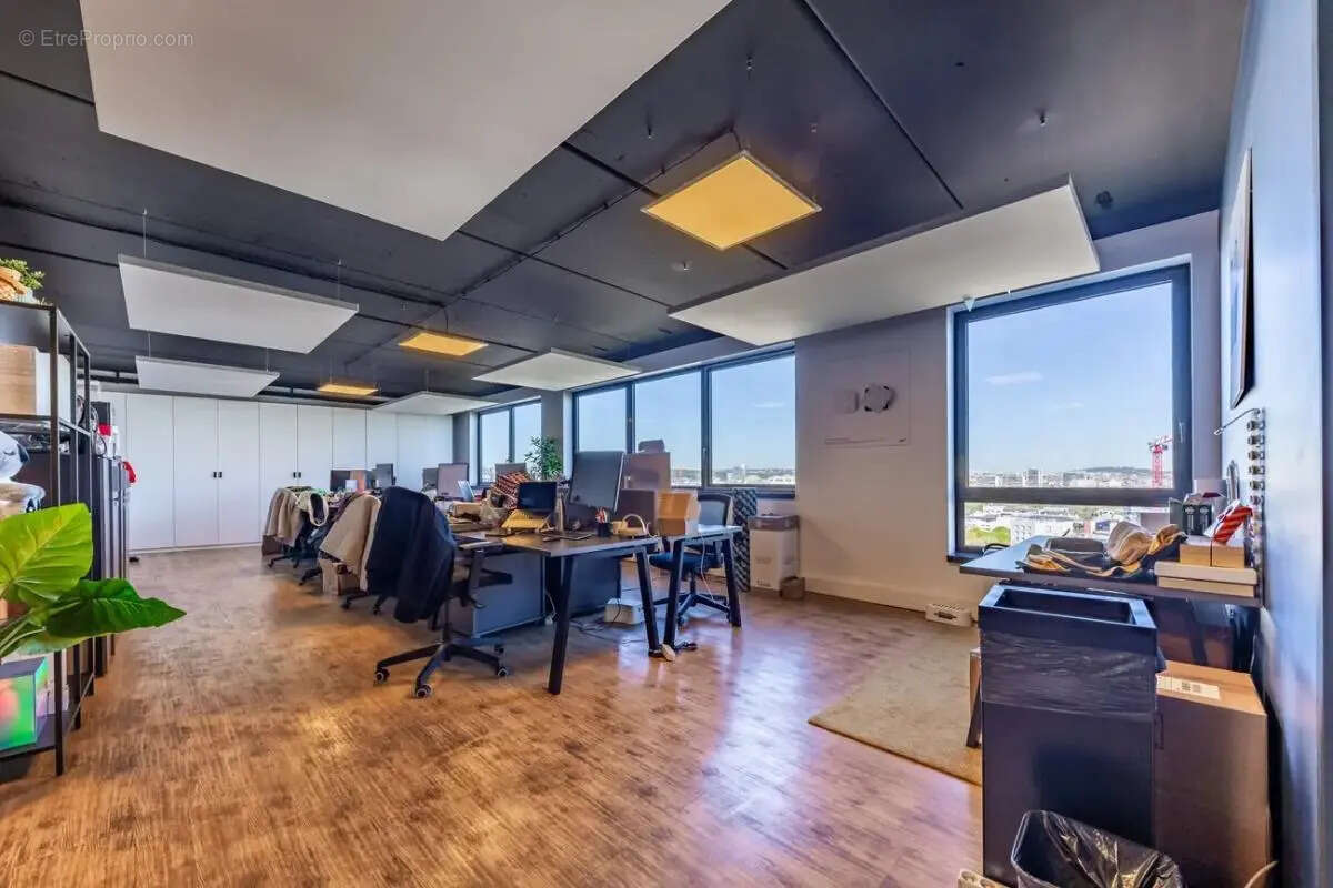 Commerce à ISSY-LES-MOULINEAUX