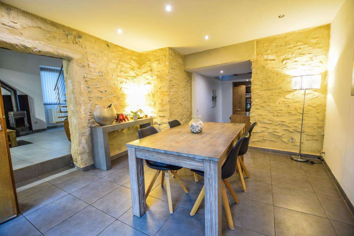 Maison de village en pierre avec cour intimiste à Tavel, en parfait état - photo 11