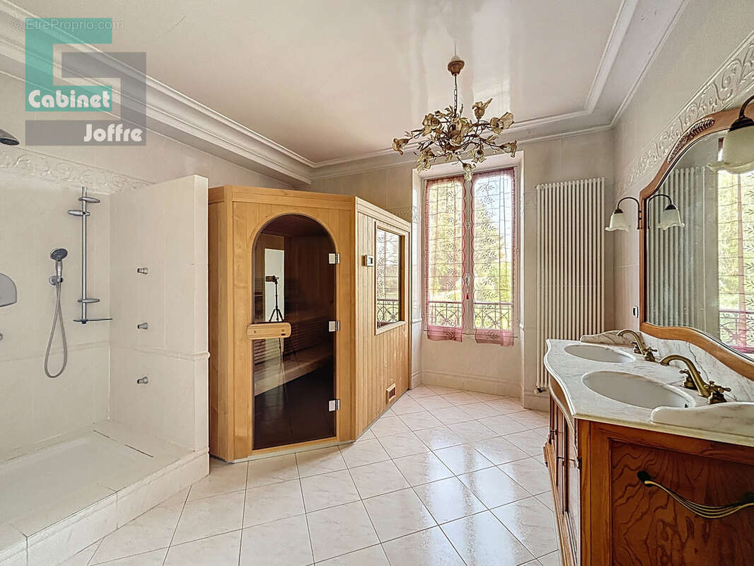 Maison à VULAINES-SUR-SEINE