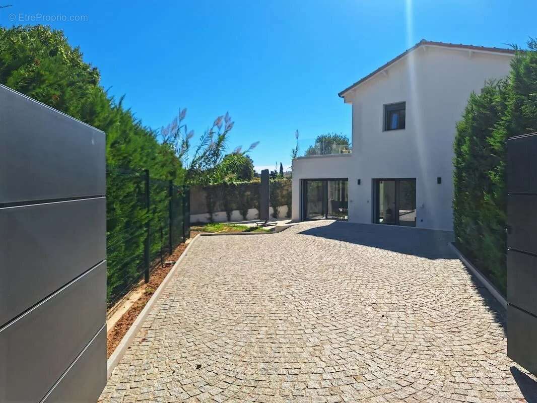 Maison à VALLAURIS