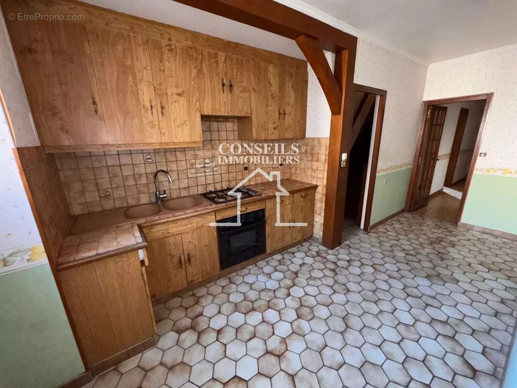 Maison à VILLENEUVE-SUR-YONNE