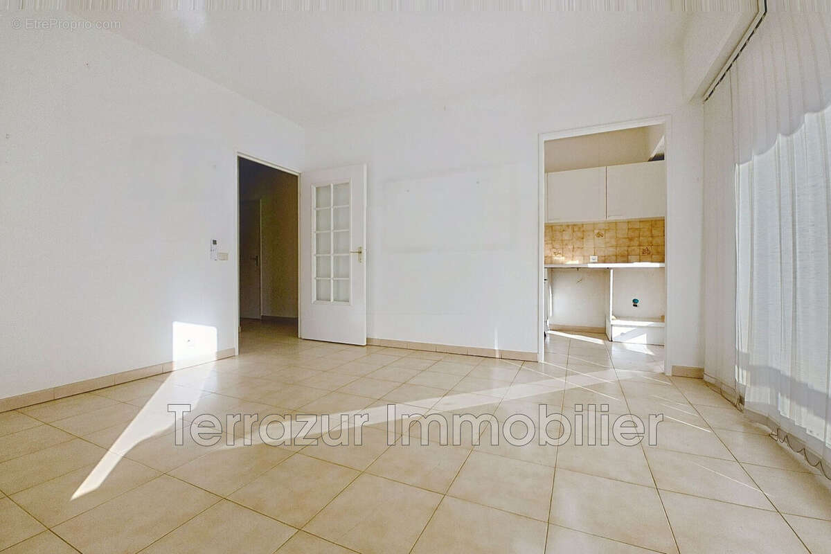 Appartement à VALLAURIS