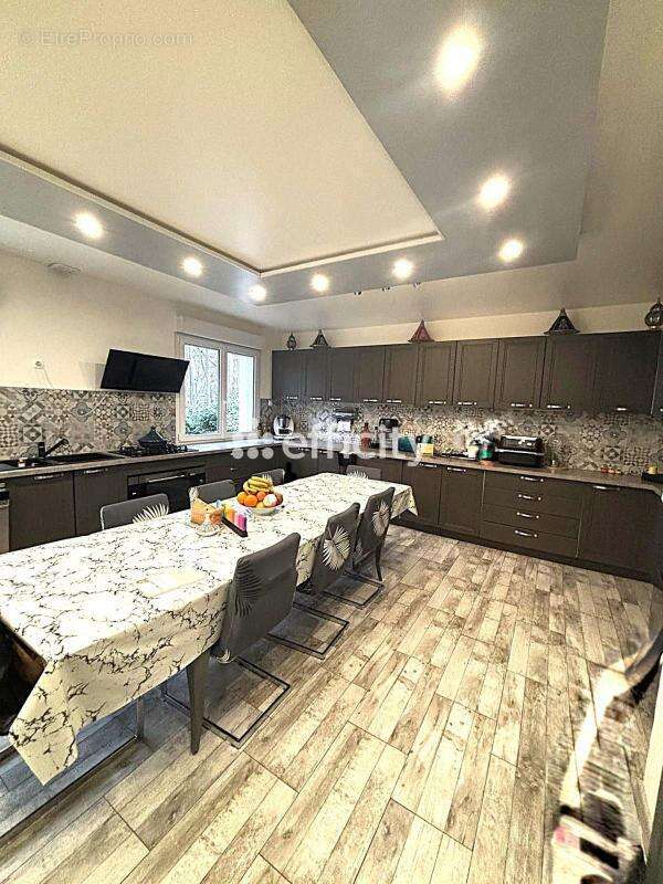 Maison à SAINTRY-SUR-SEINE