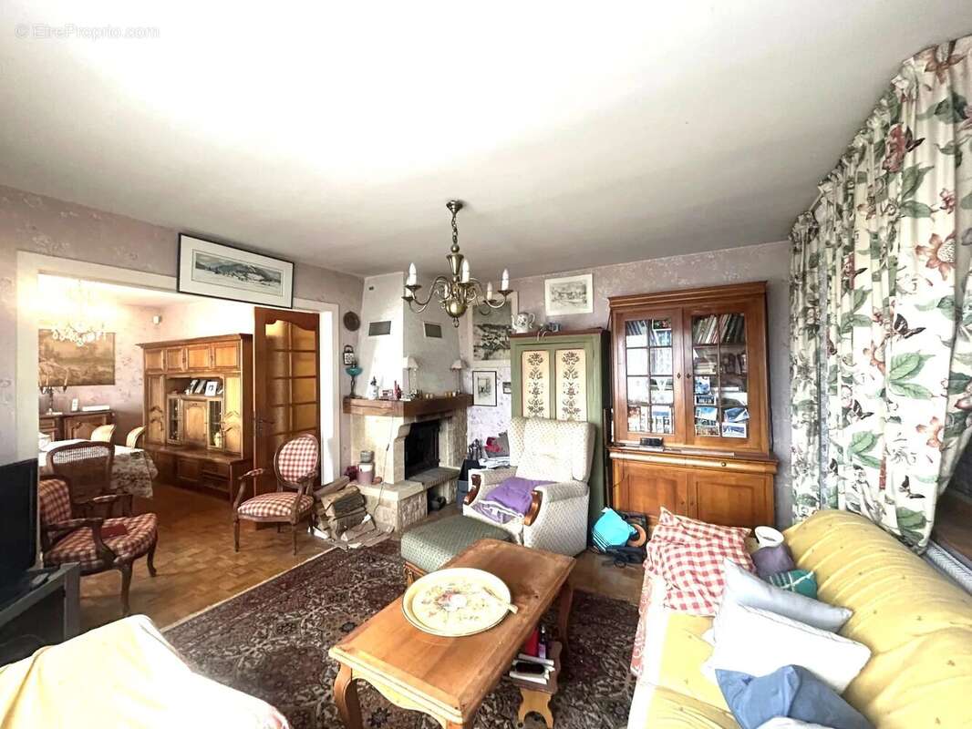 Maison à LACHAPELLE-SOUS-CHAUX