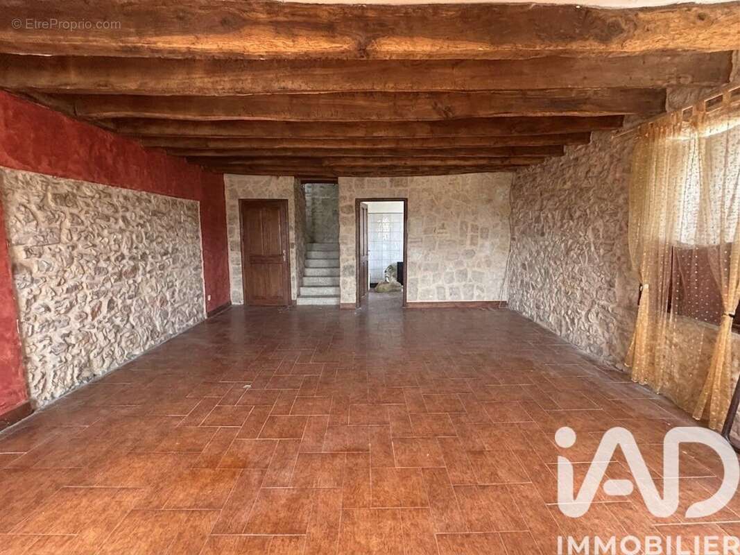 Maison 375 m² à La Celle-En-Morvan  - photo 5