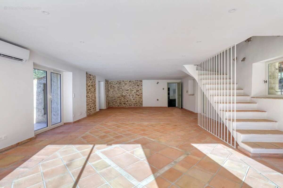 Maison à LA GARDE-FREINET