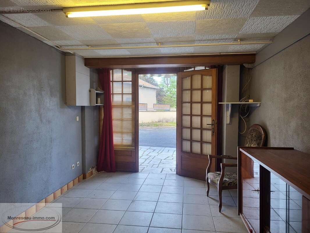 Ensemble Immobilier : 2 logements + dépendances + jardin (constructible) - photo 16