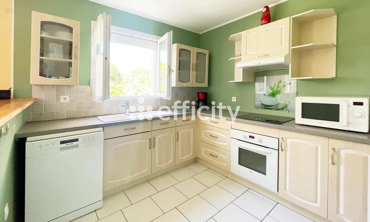 Maison à SAINT-LAURENT-DE-LA-PREE