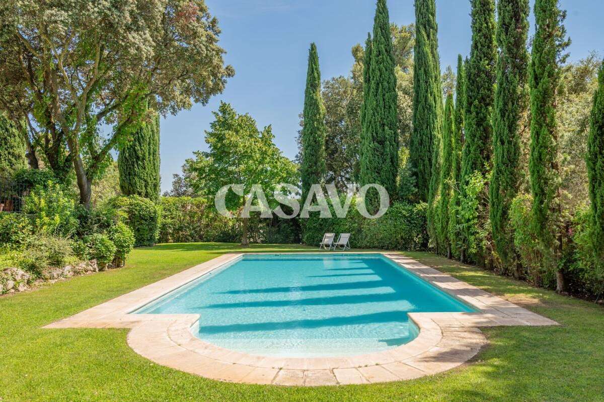 Vente Villa 8 pièces de 272m² - 13100 Saint-Marc-Jaumegarde - photo 8