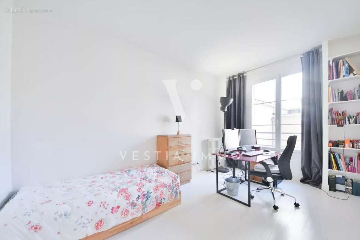 Appartement à LA GARENNE-COLOMBES