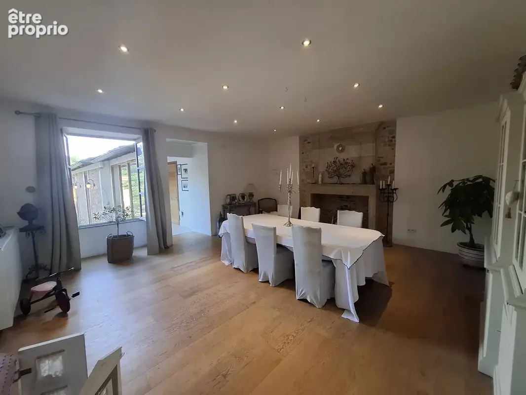 Fabuleuse maison de ville avec potentiel commercial proche de toutes les commodités - photo 4