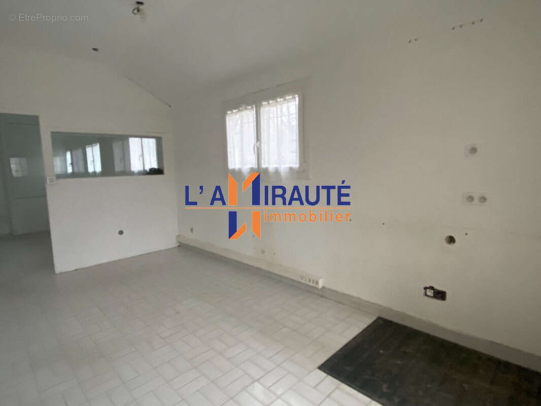 Commerce à HOUILLES