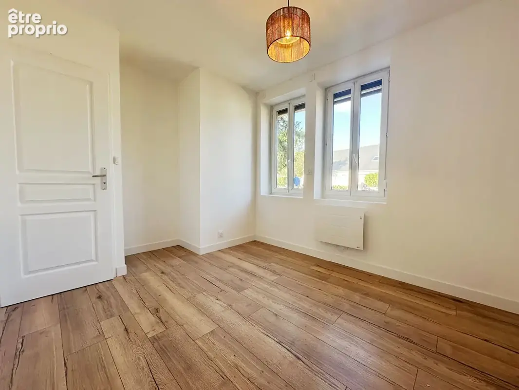 Maison de plain-pied avec jardin et plus de 80 m² de dépendances - photo 4