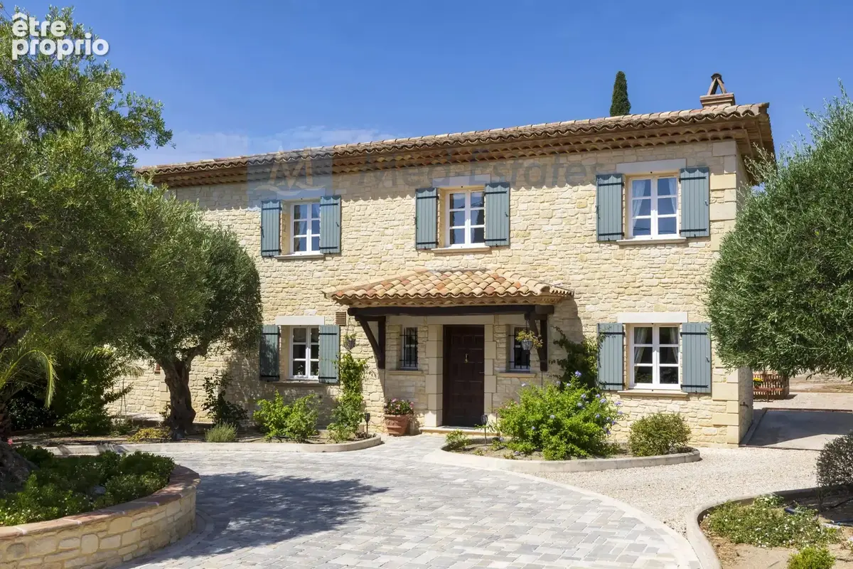 Superbe maison en pierre située à quelques minutes à pied du village de Plan de la Tour. - photo 4