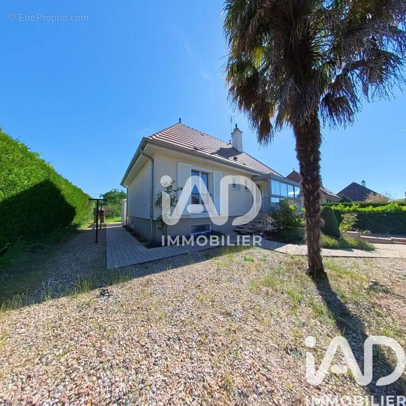 Photo 1 - Maison à MEHUN-SUR-YEVRE