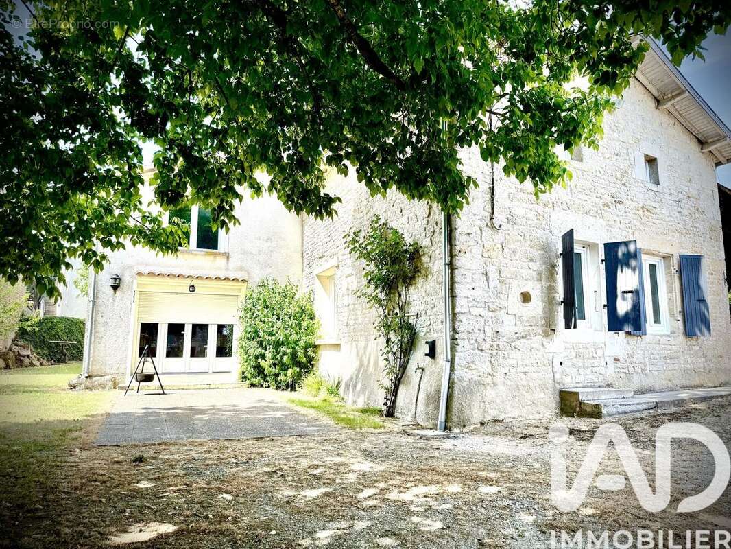 Photo 2 - Maison à CHEF-BOUTONNE