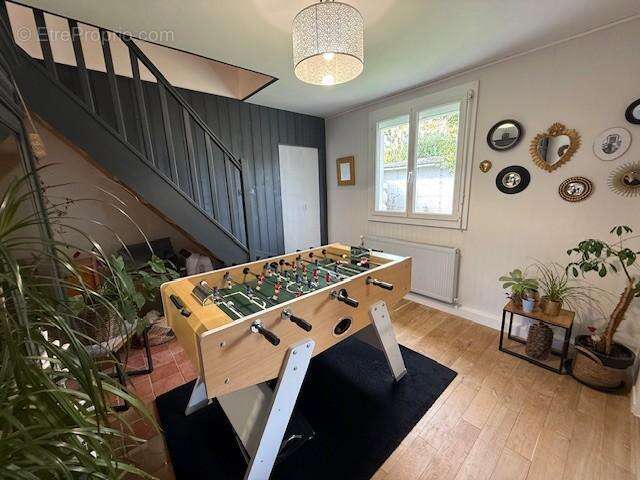 Maison à SAINT-MARTIN-DE-BIENFAITE-LA-CRESSONNIERE