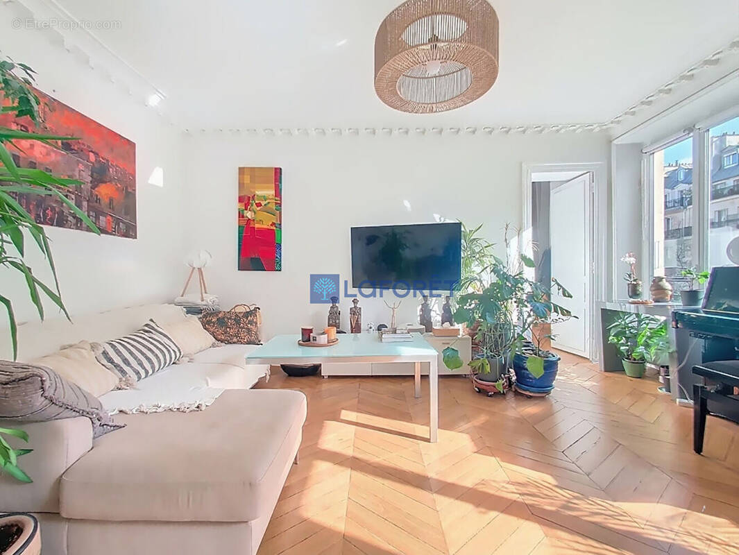 Appartement à PARIS-1E