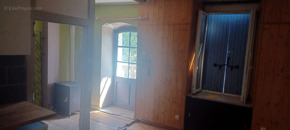 Maison de village en pierre à rénover sur deux niveaux sur 272m2 de terrain - photo 4