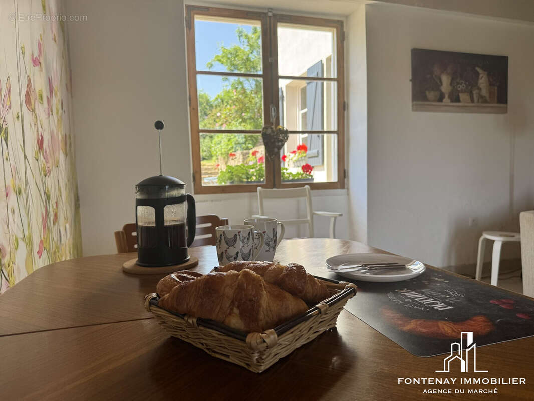 Maison 176 m² à Saint-Cyr-Des-Gats  - photo 5