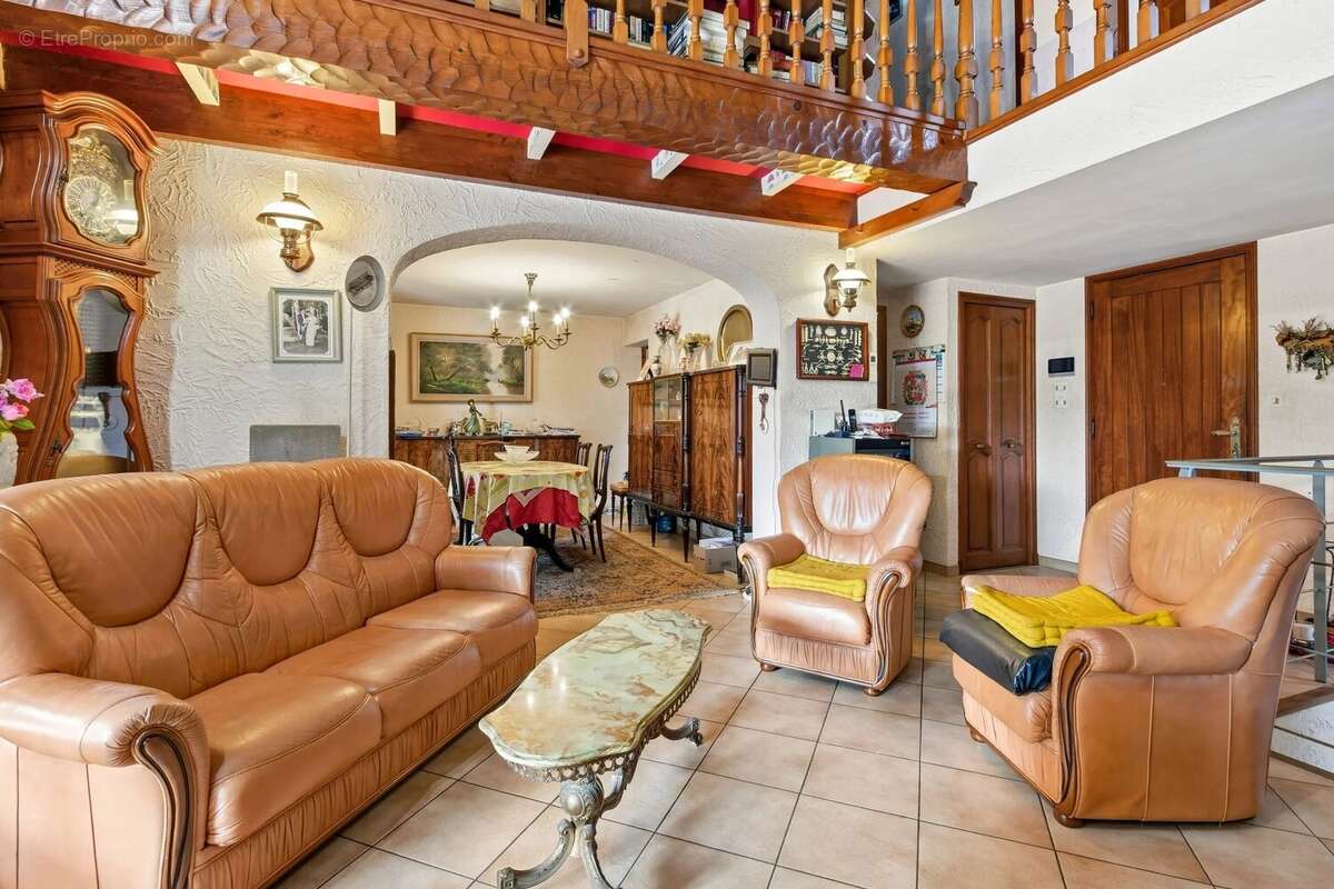 Maison à ROQUEBRUNE-SUR-ARGENS