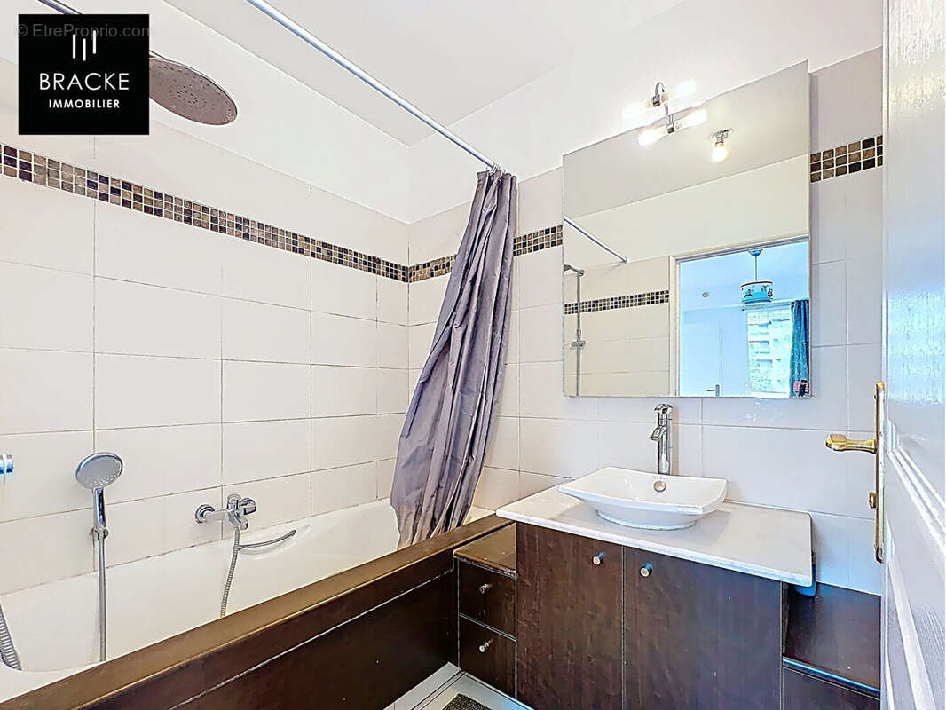 Appartement à COURBEVOIE