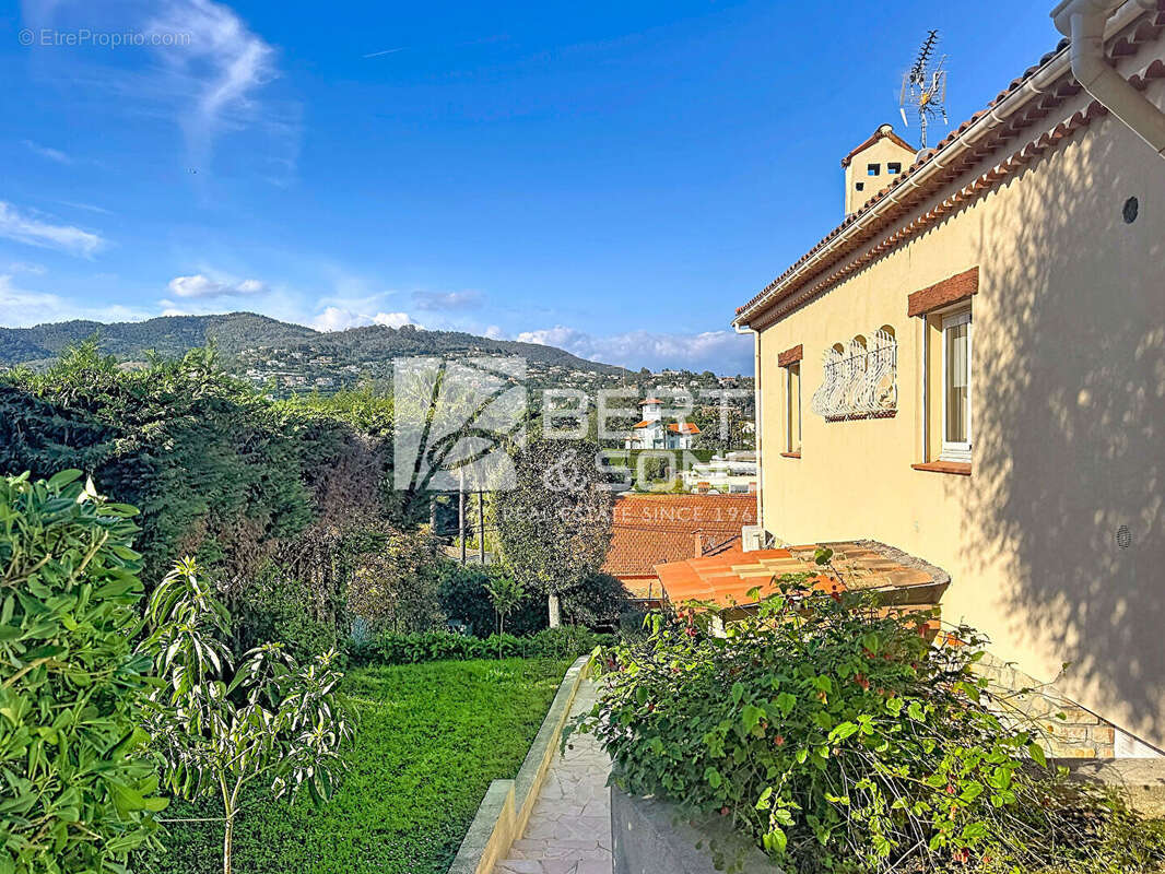 Maison à MANDELIEU-LA-NAPOULE