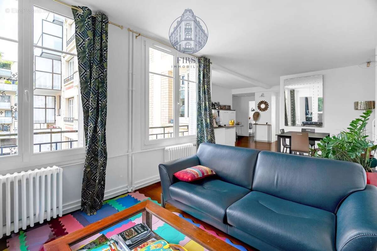 Appartement à PARIS-16E