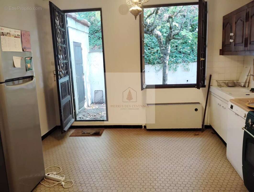 Maison à SAINT-BONNET-DE-SALENDRINQUE