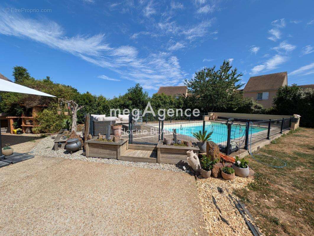 Maison à MONCE-EN-BELIN