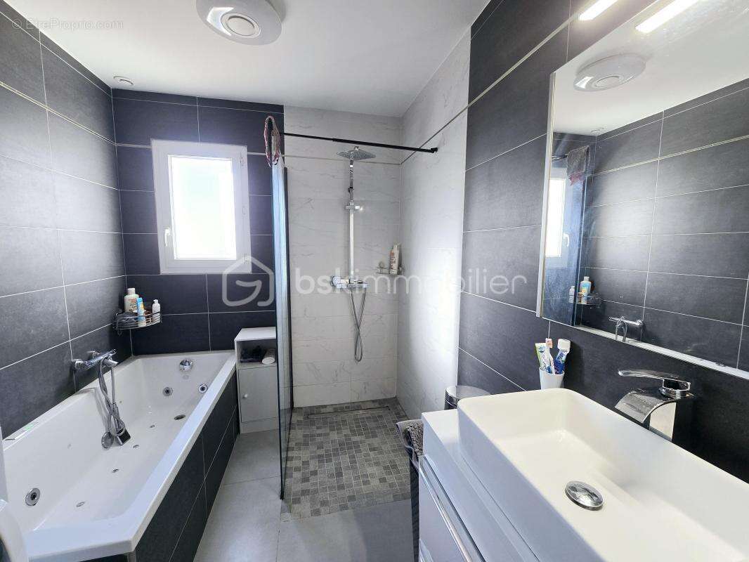 Appartement à VILLELAURE
