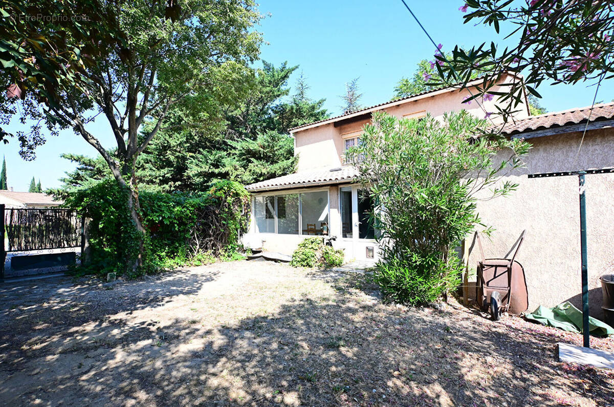 Maison à L'ISLE-SUR-LA-SORGUE