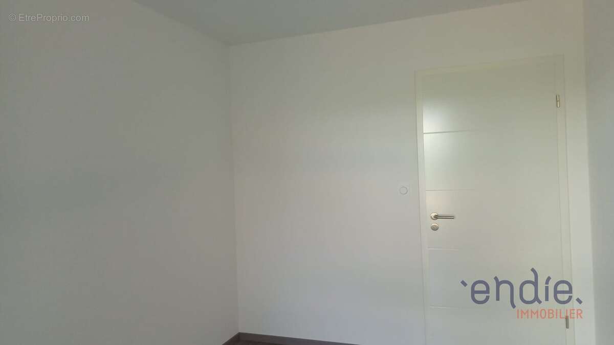 BARTENHEIM-LA-CHAUSSÉE  Appartement 4 pièces avec terrasse et jardin privatif  Disponible immédiatement - photo 3