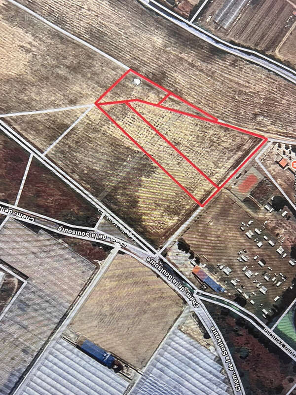 Terrain à SAINT-HIPPOLYTE