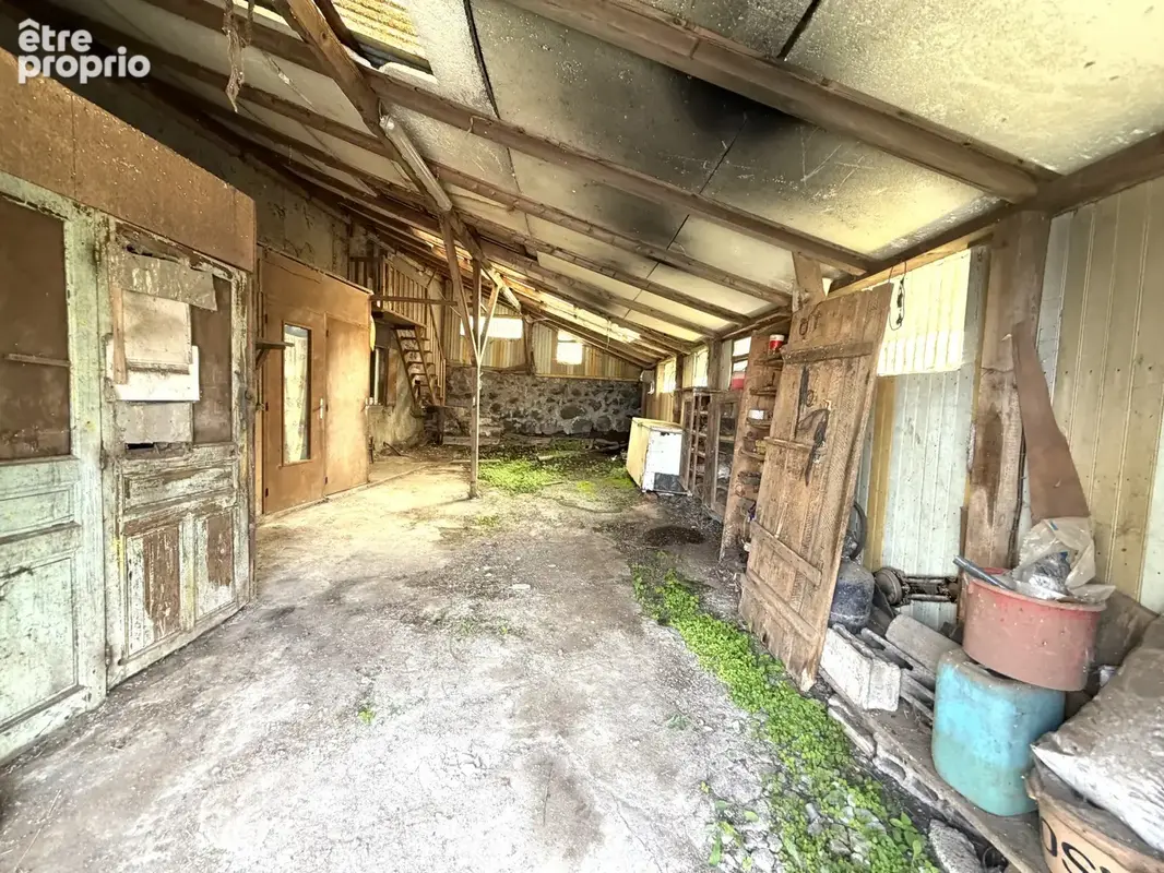 Montgreleix   Maison avec grange, écurie et dépendances sur 925 m2 de terrain - photo 12