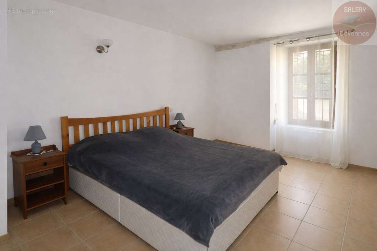 Appartement à CANAULES-ET-ARGENTIERES