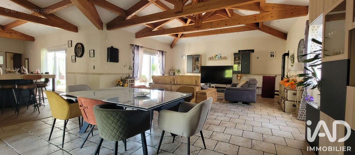 Maison 205 m² à Saint-Jean-D'angely  - photo 4