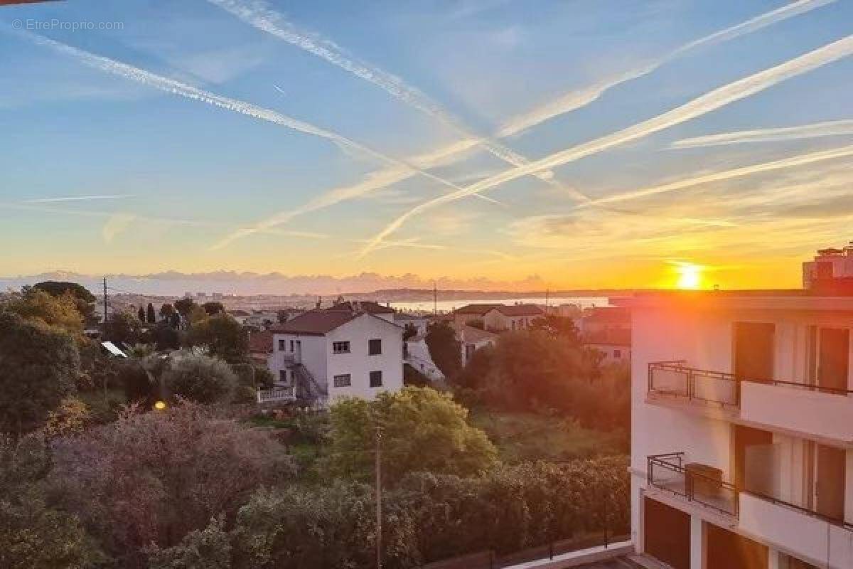 Appartement à VALLAURIS