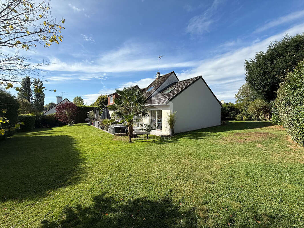 Maison à FEROLLES-ATTILLY