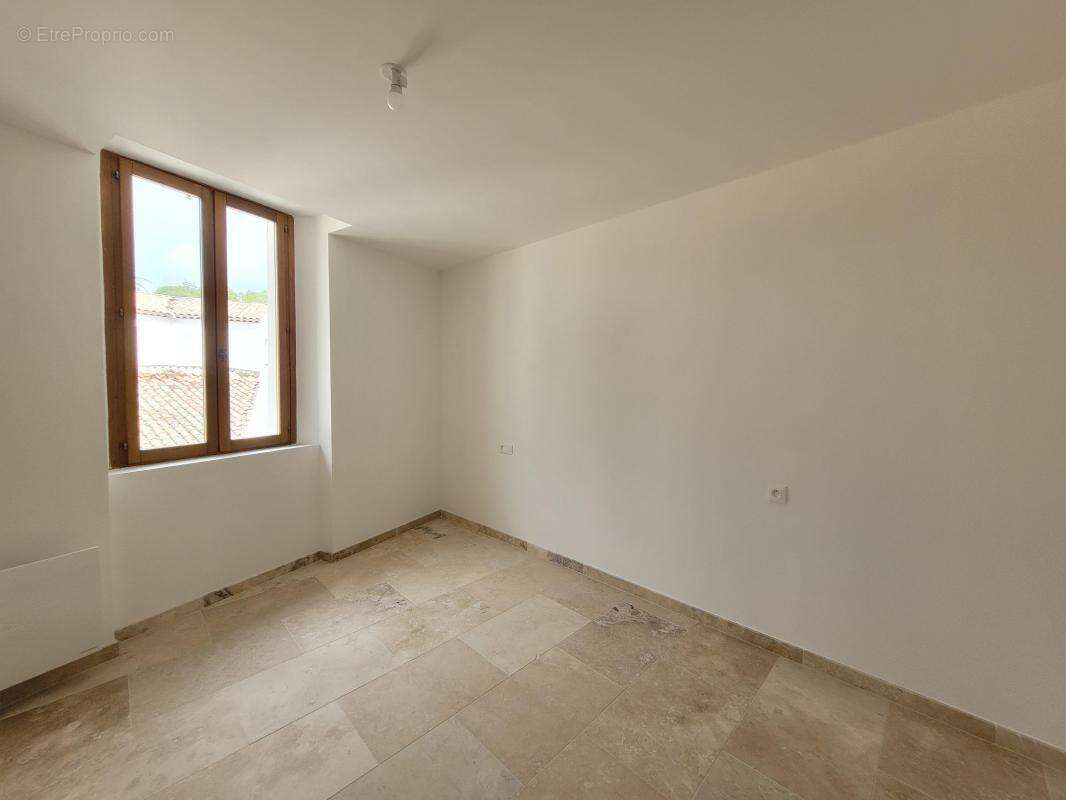 Appartement à GREOUX-LES-BAINS