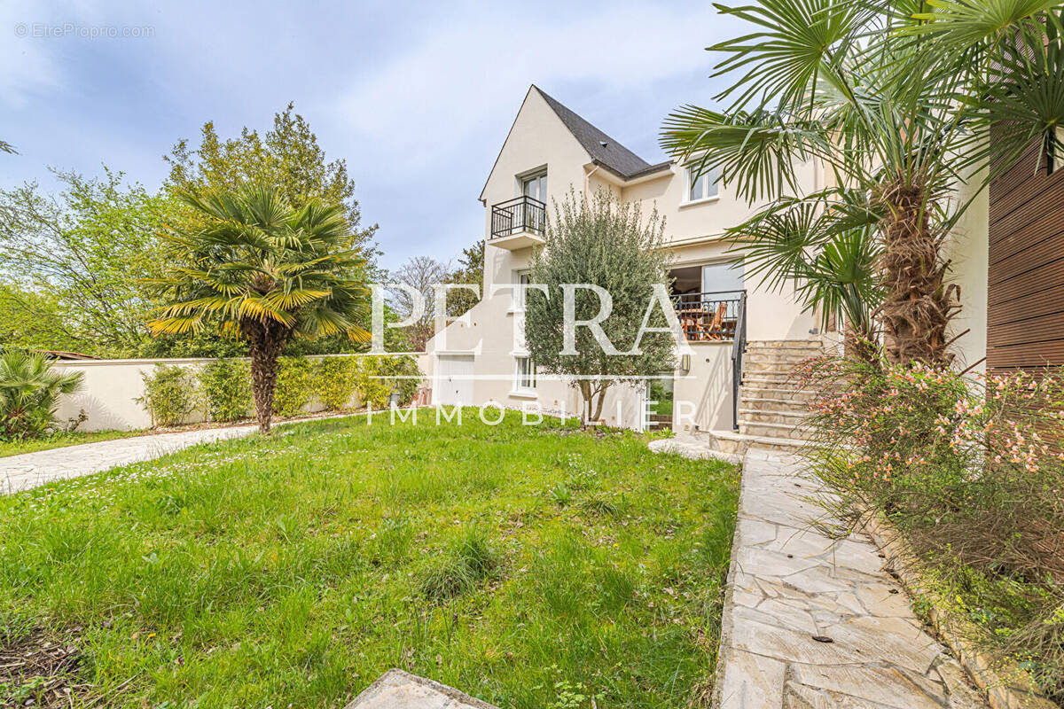 Maison à L'HAY-LES-ROSES