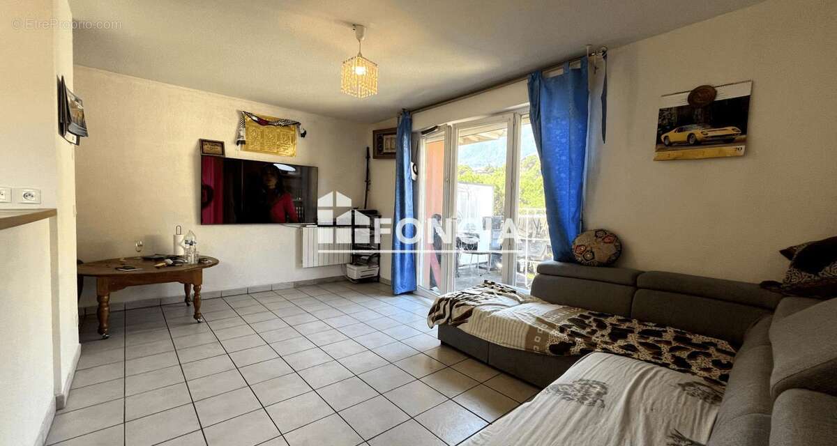 Appartement T3 avec terrasse et 2 parking – Résidence sécurisée avec piscine - photo 3