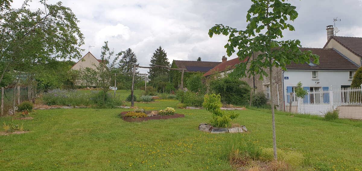 Terrain à AOUGNY